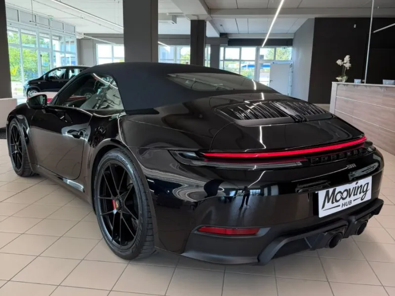911